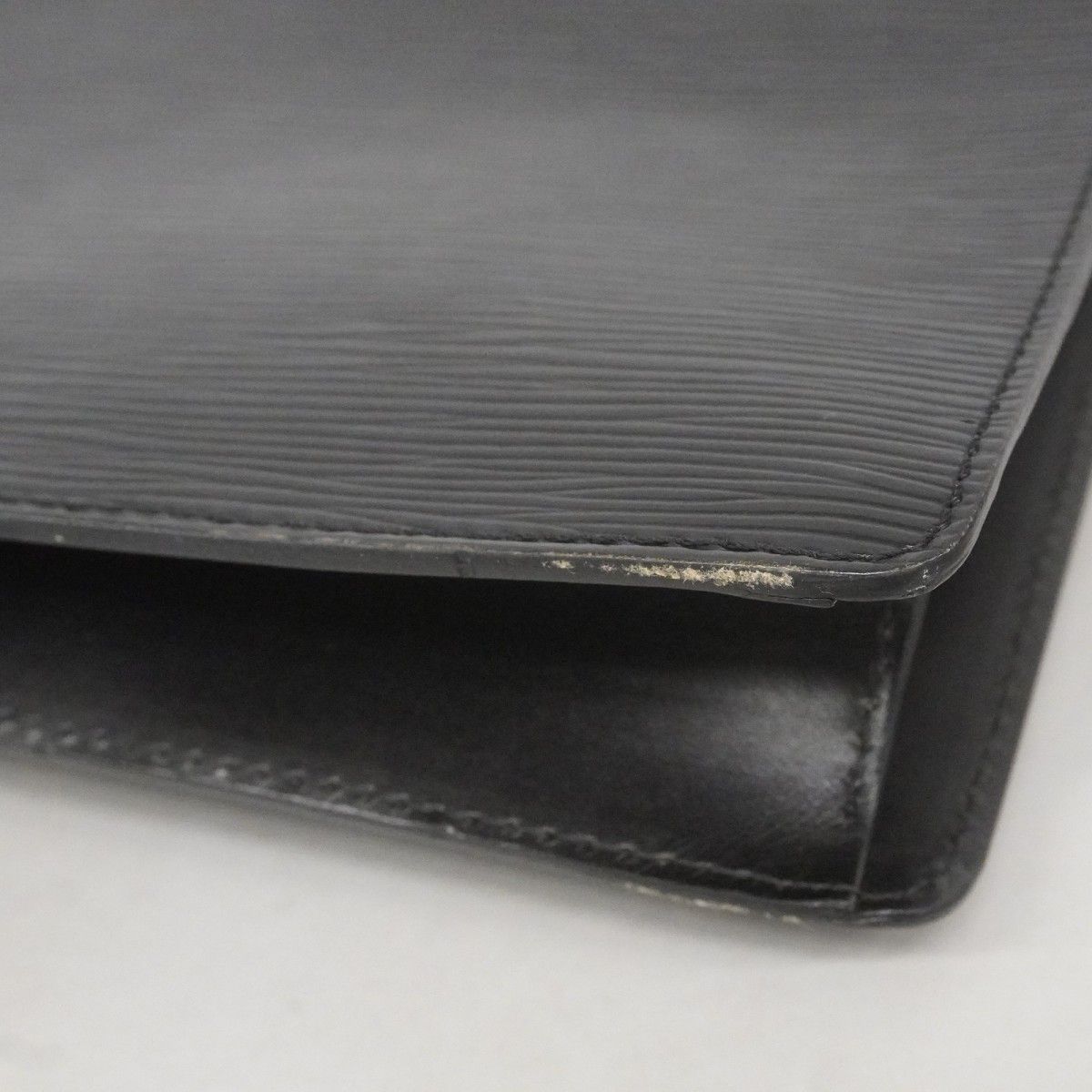 Louis Vuitton Handbag Epi Monceau Noir — view 6