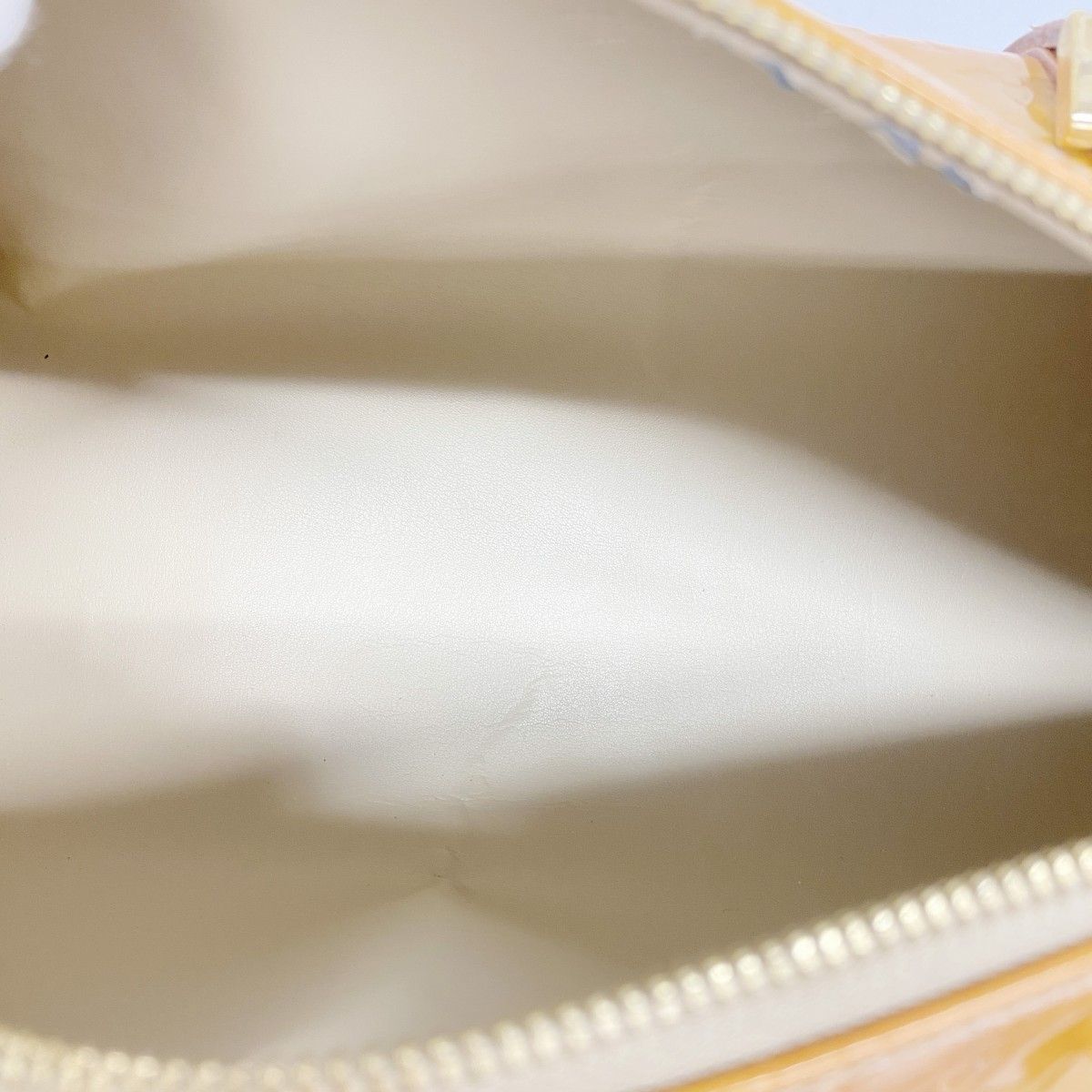 Louis Vuitton Handbag Vernis Bedford Beige — view 4