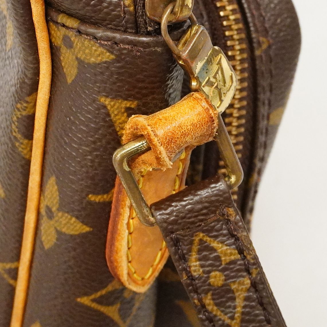 Louis Vuitton Shoulder Bag Monogram Amazon Brown — view 8