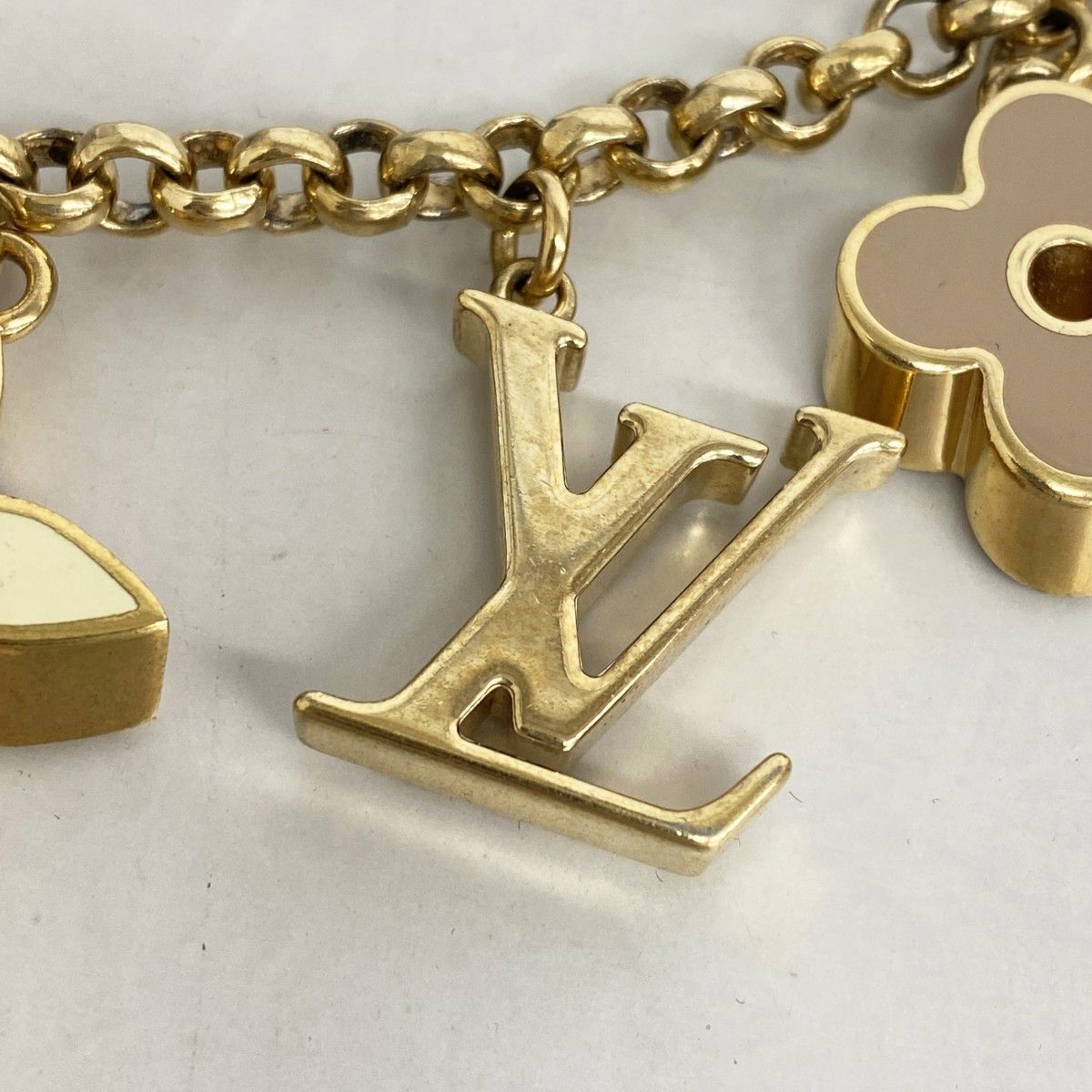 Louis Vuitton Key Holder Charm Fleur de Monogram Gold Multicolor — view 5