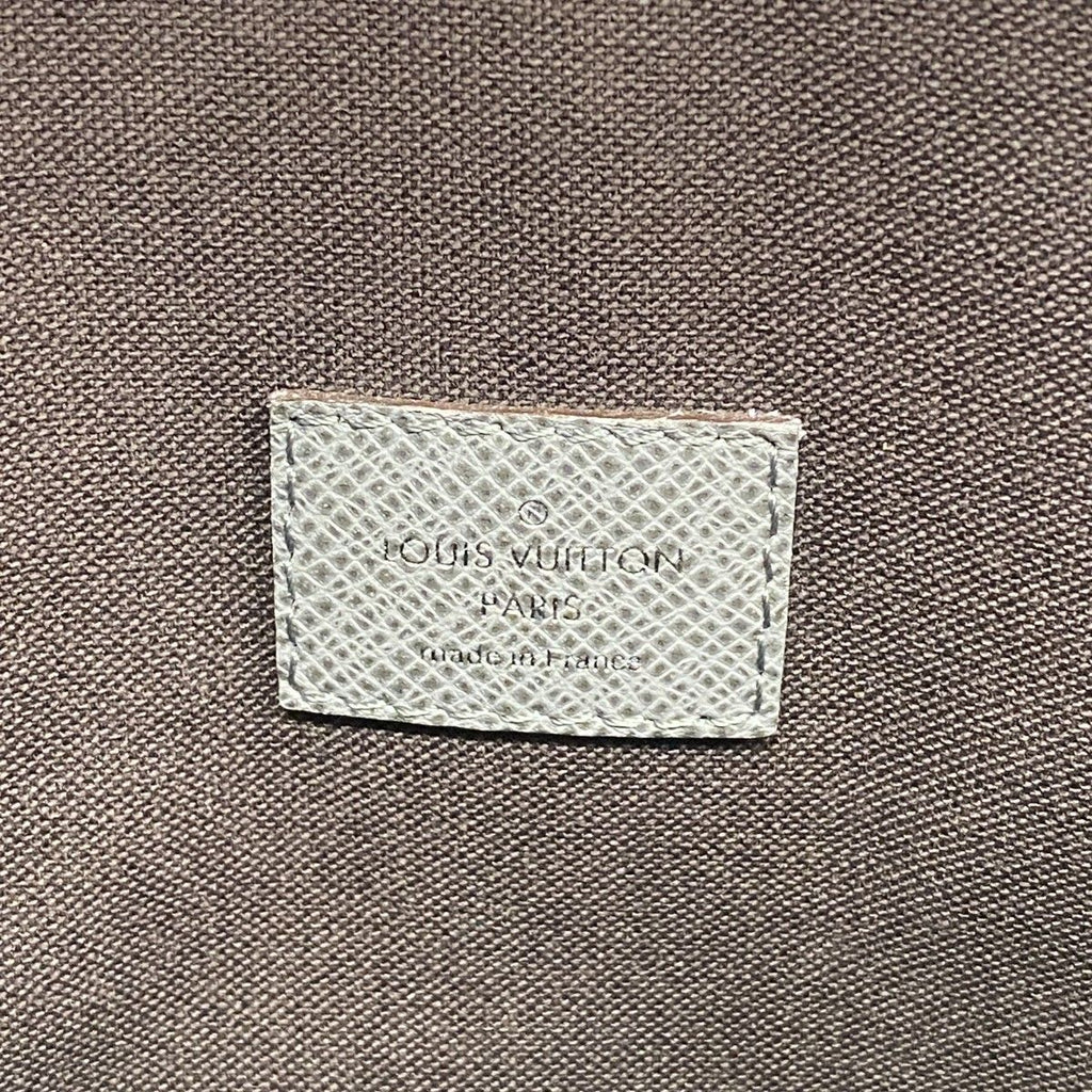 Louis Vuitton Shoulder Bag Taiga Sasha Glacier — view 5