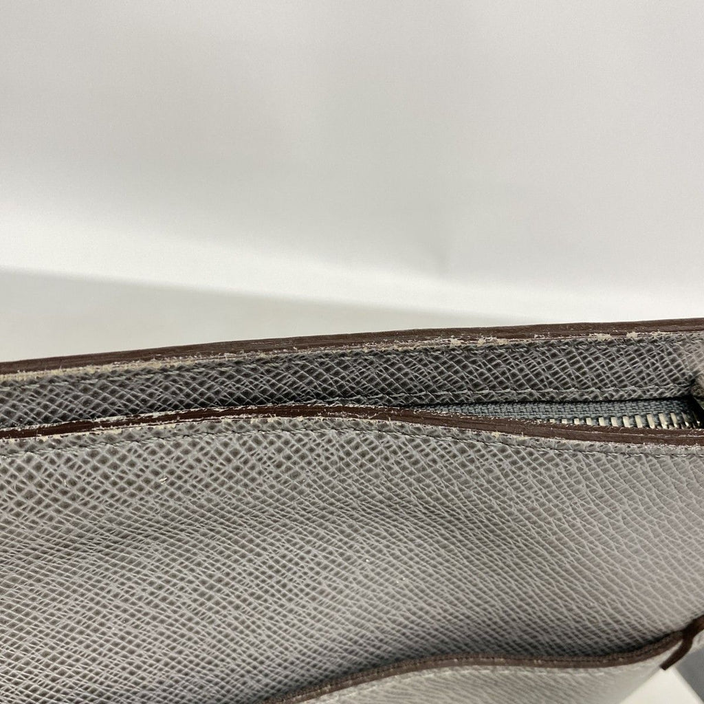 Louis Vuitton Shoulder Bag Taiga Sasha Glacier — view 7