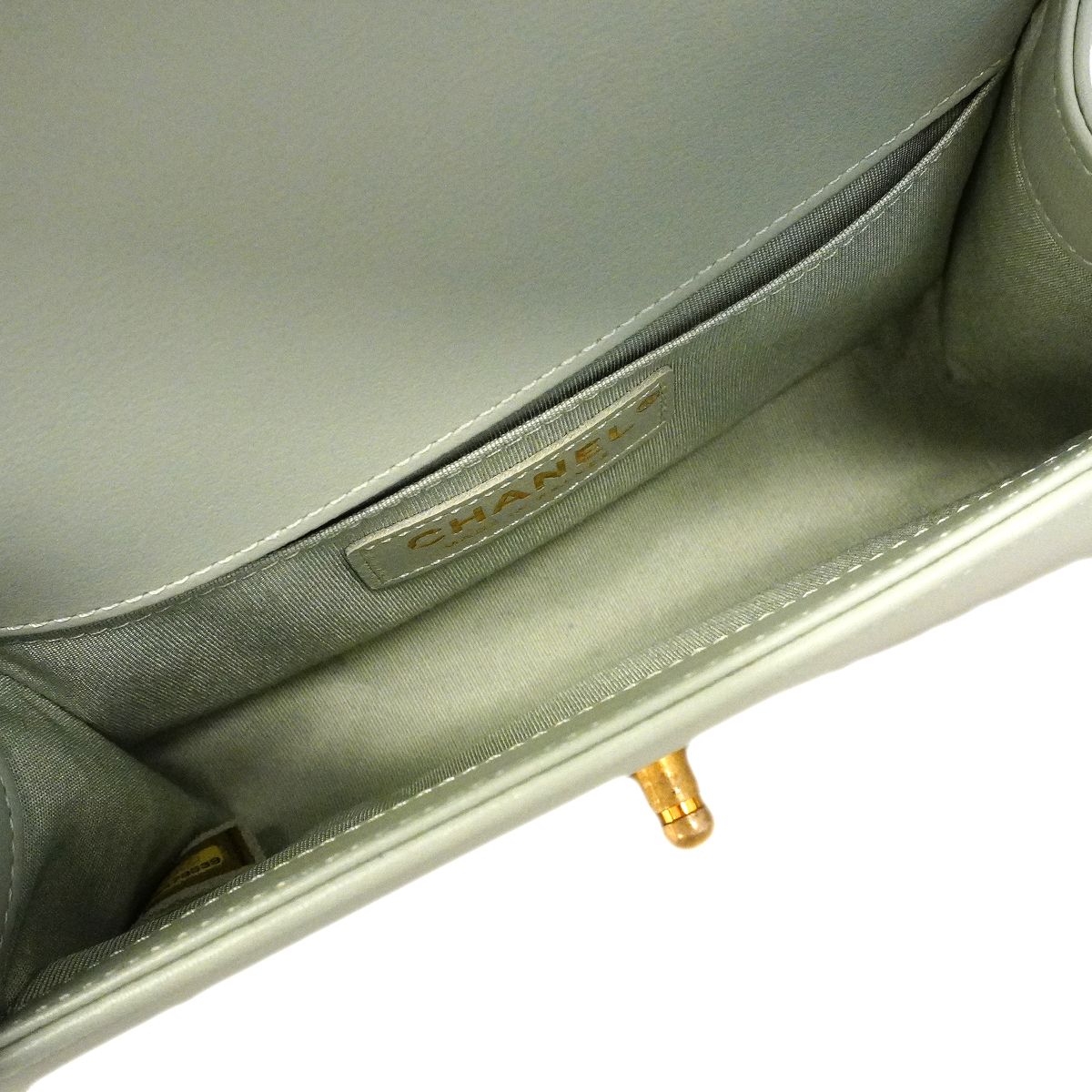 Chanel Shoulder Bag Boy Stitch Lambskin Light Green Gold — view 4