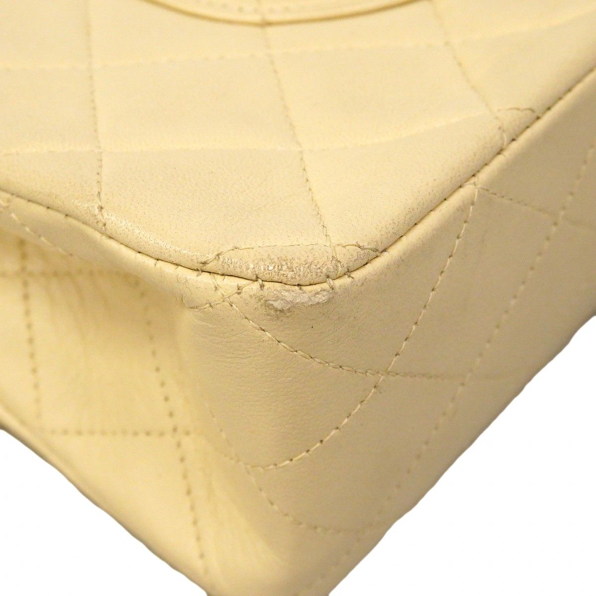 Chanel Shoulder Bag Quilted Lambskin Ivory Gold — view 7