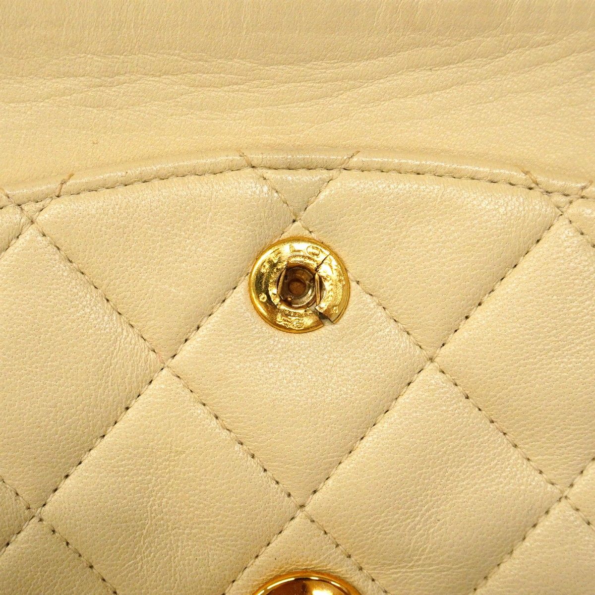 Chanel Shoulder Bag Quilted Lambskin Ivory Gold — view 6
