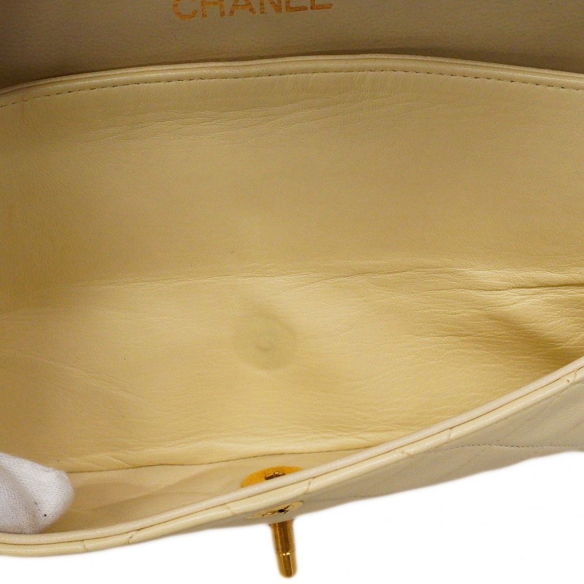 Chanel Shoulder Bag Quilted Lambskin Ivory Gold — view 8