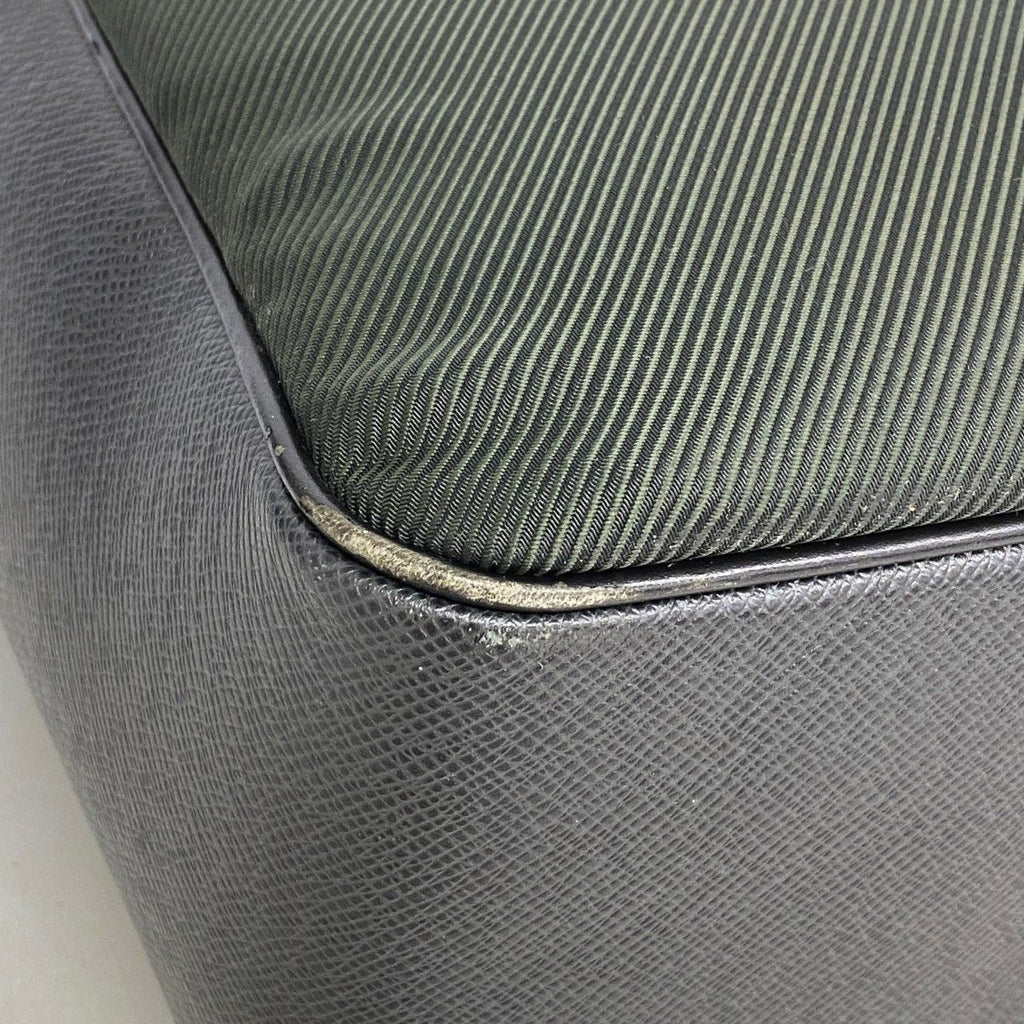 Louis Vuitton Shoulder Bag Taiga Ardoise — view 6