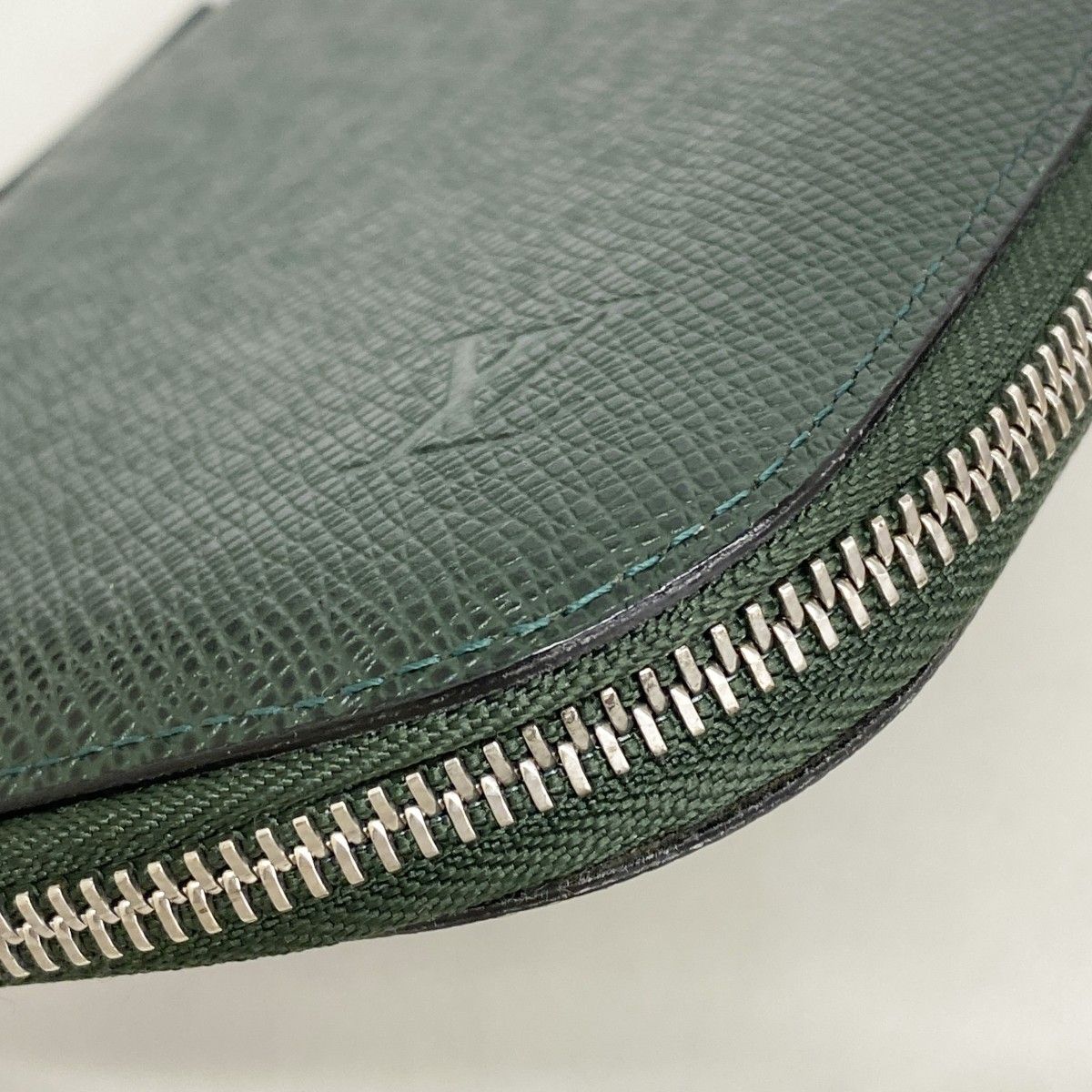 Louis Vuitton Wallet Taiga Organizer Atoll Epi — view 5
