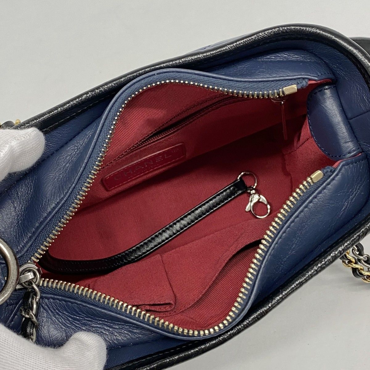 Chanel Shoulder Bag Gabrielle Calf Navy Black Gold Silver — view 4