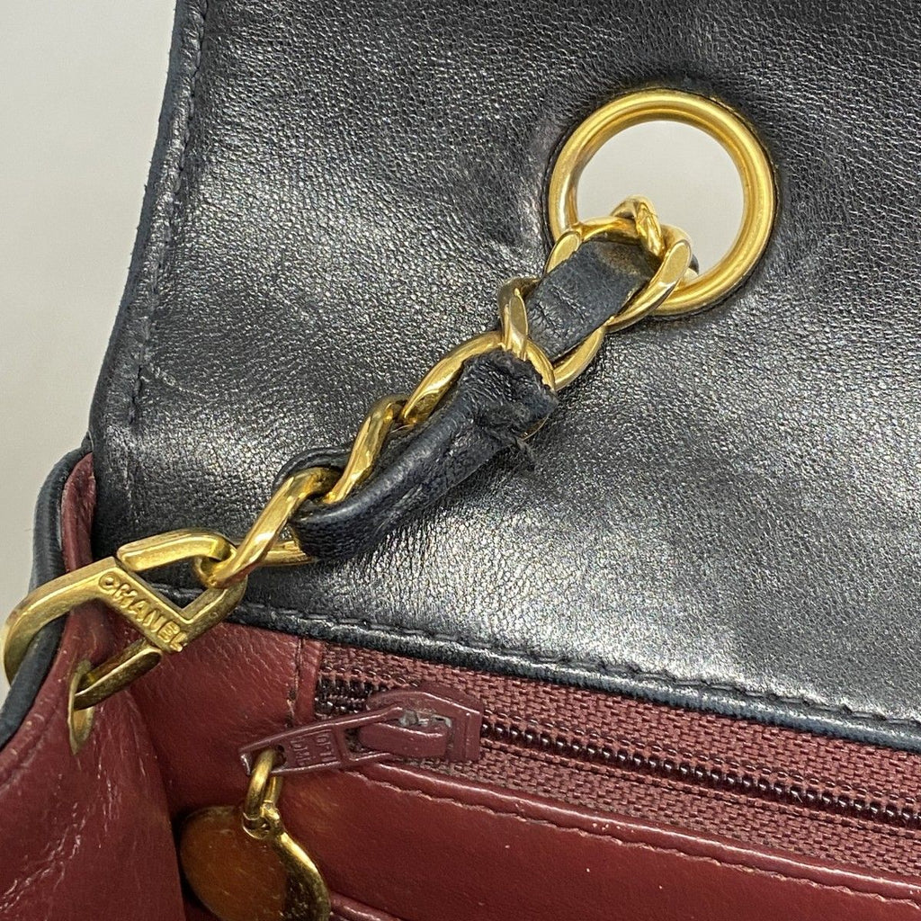 Chanel Shoulder Bag Diana Lambskin Black Gold — view 8