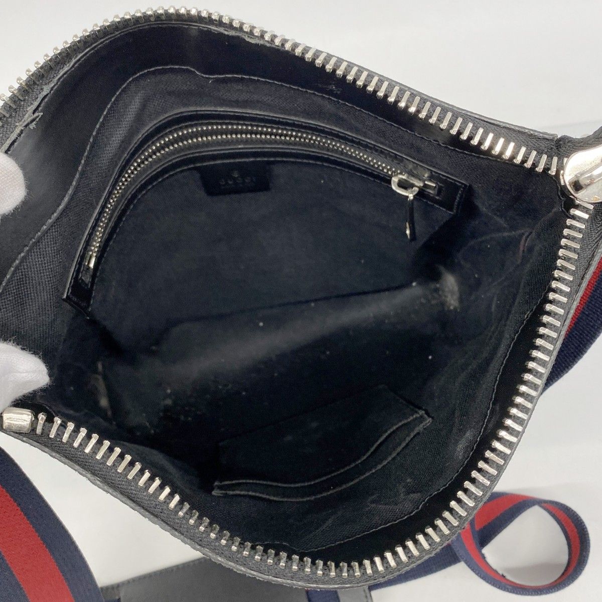 Gucci Shoulder Bag GG Supreme Black Silver — view 4