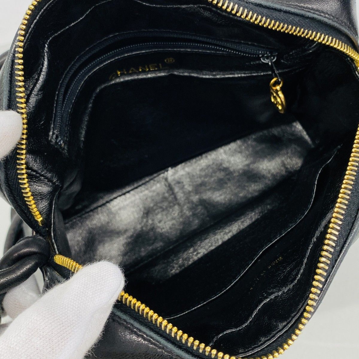 Chanel Shoulder Bag Quilted Lambskin Black Gold — view 4