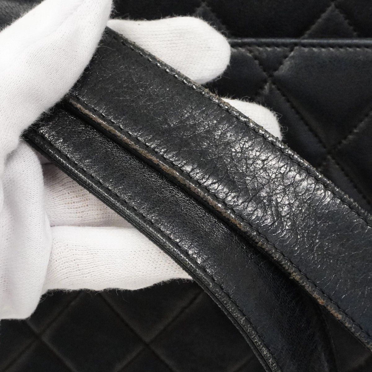 Chanel Shoulder Bag Quilted Lambskin Black Gold — view 9