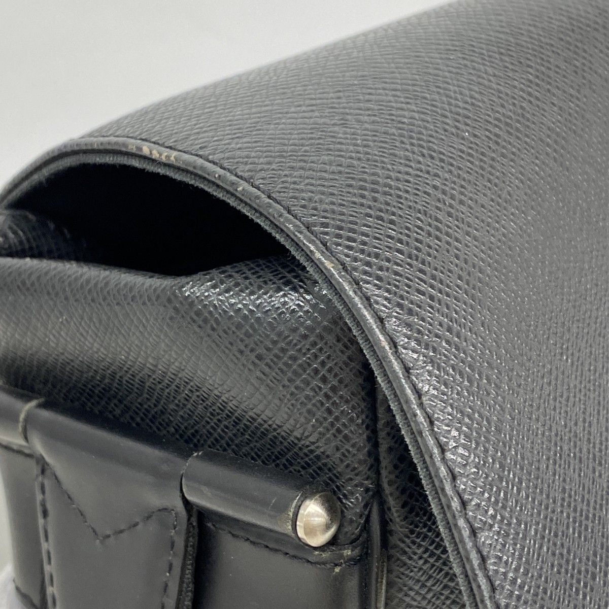 Louis Vuitton Shoulder Bag Taiga Yaranga Ardoise — view 9