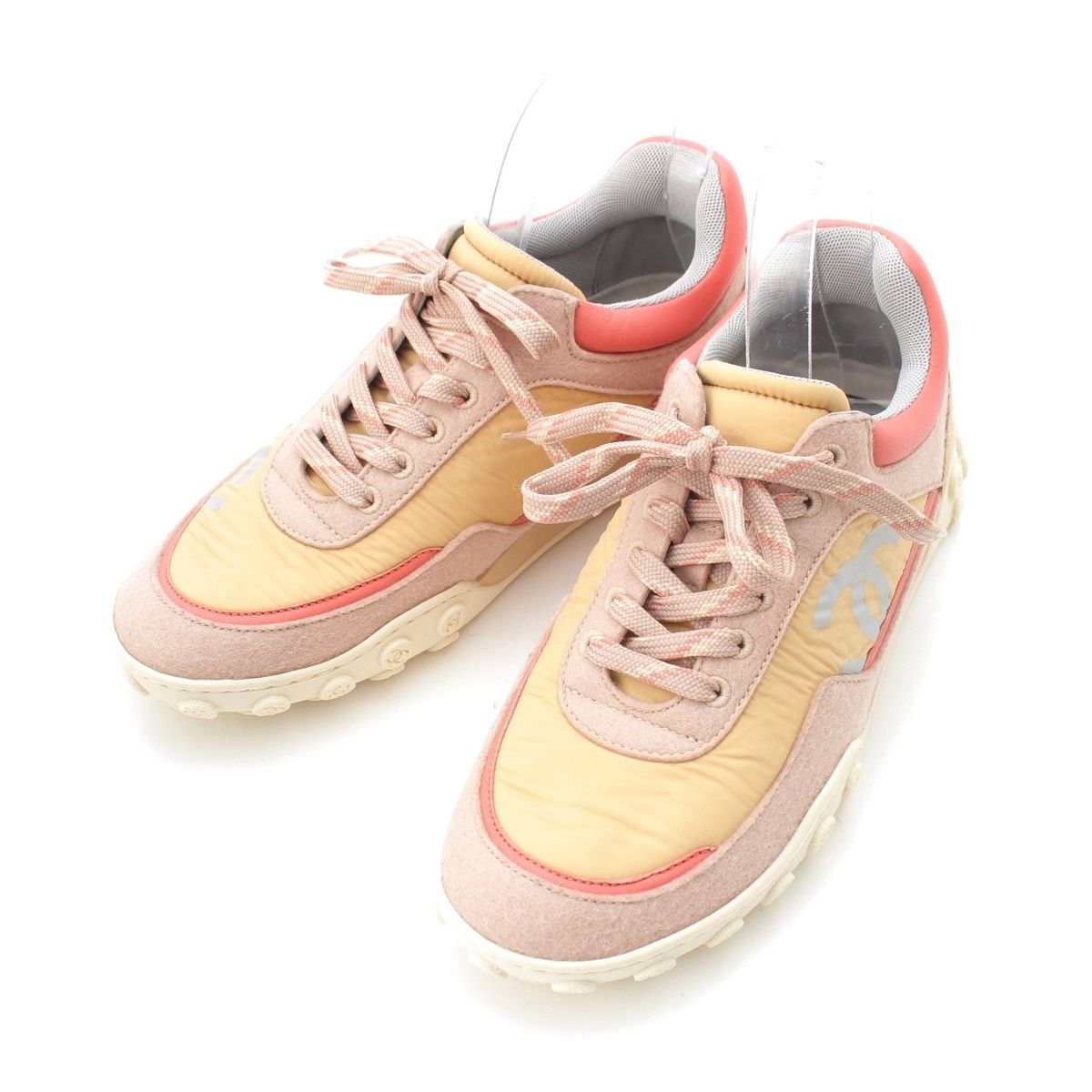 Chanel Low Cut CC Logo Sneakers Beige