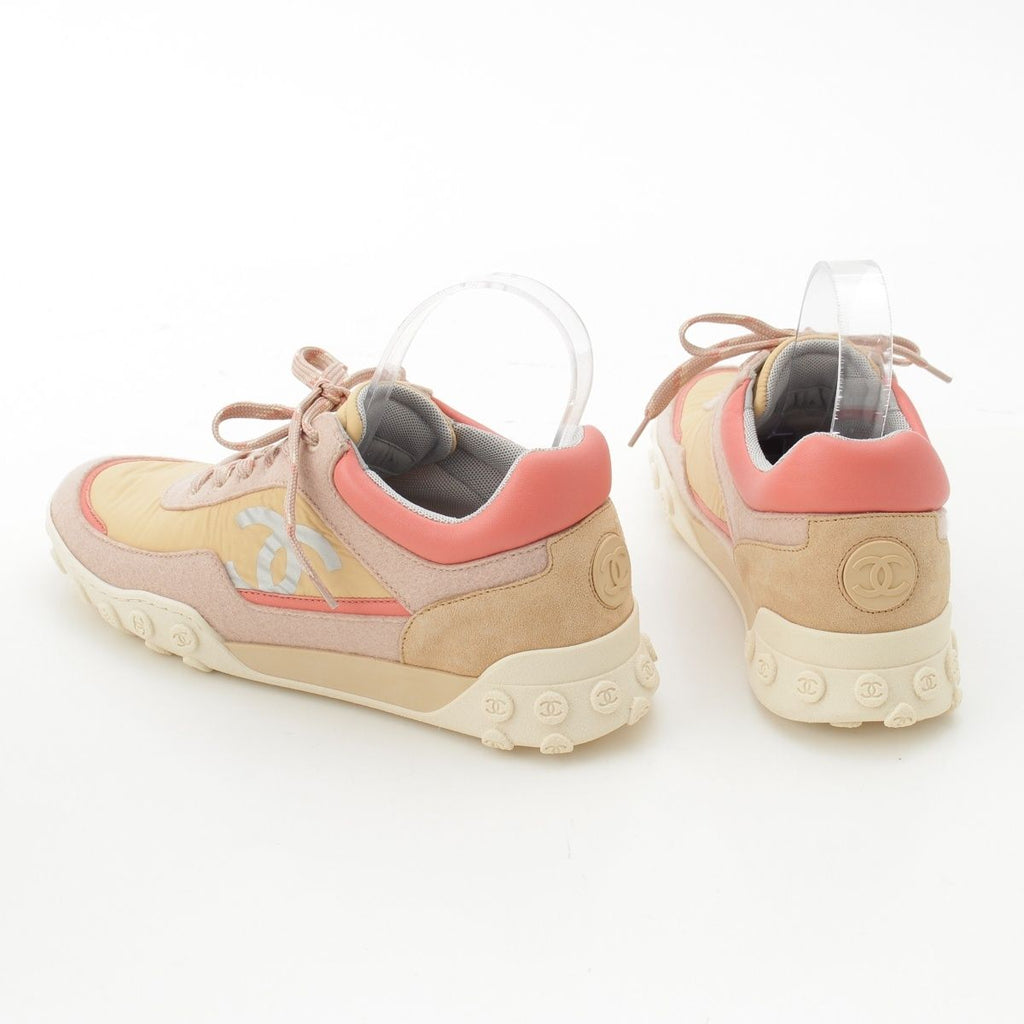 Chanel Low Cut CC Logo Sneakers Beige — view 4