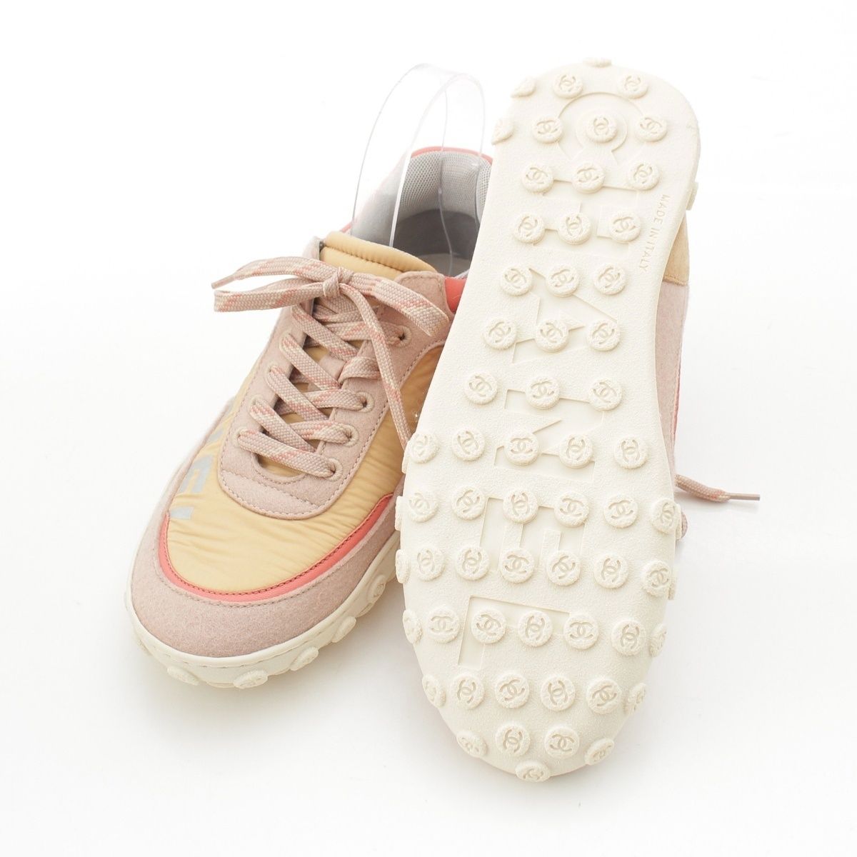 Chanel Low Cut CC Logo Sneakers Beige — view 5