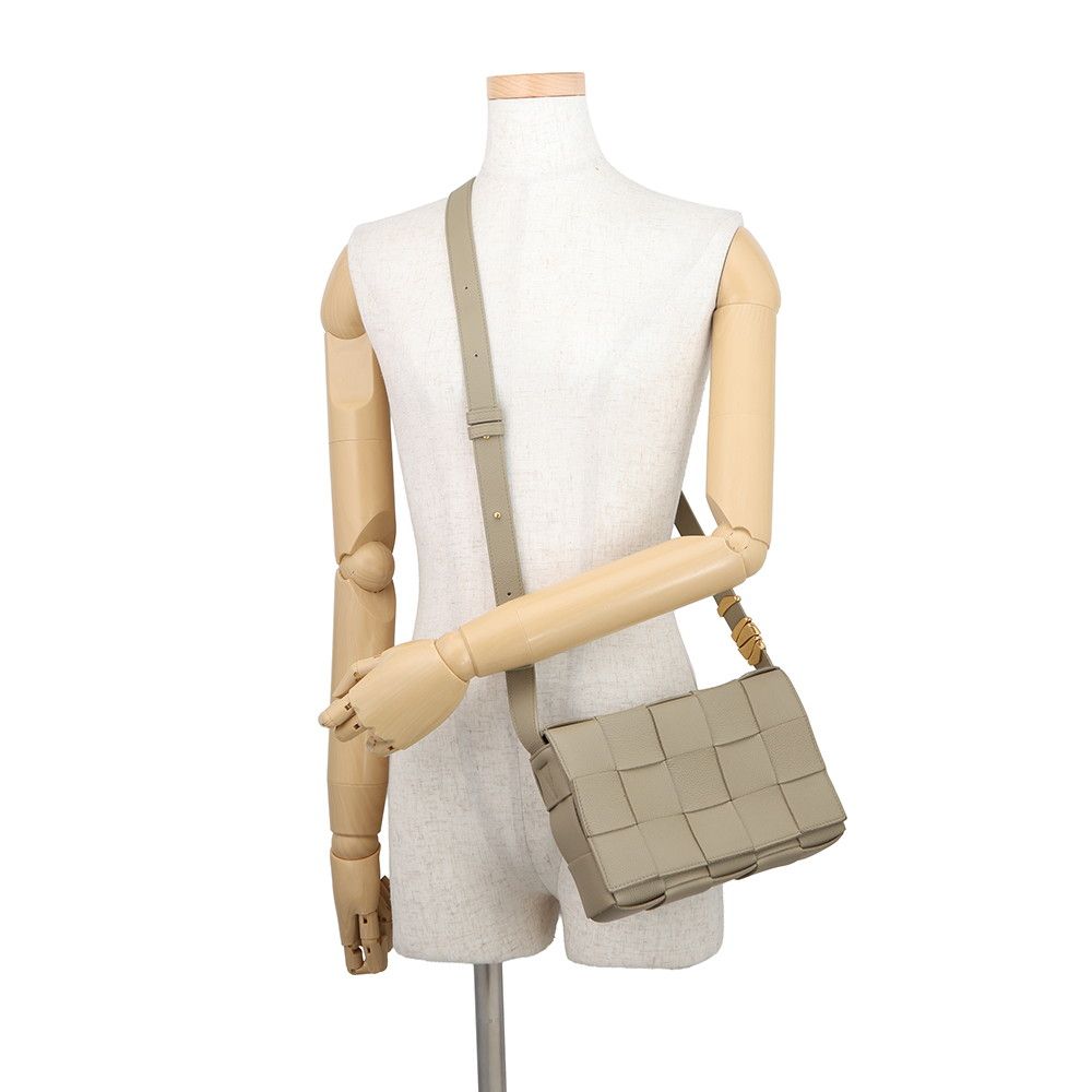 Bottega Veneta Shoulder Bag Intrecciato Cassette Leather — view 4
