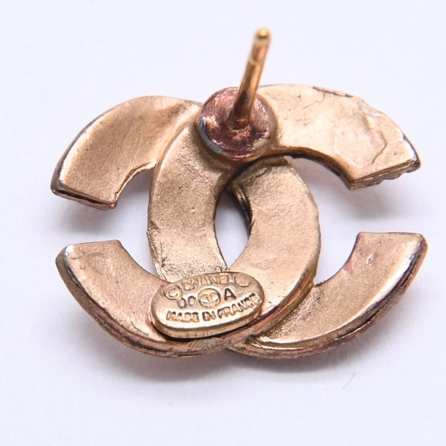 Chanel CC Logo Shape Stud Earrings Rib Texture 00 Gold Metal — view 8