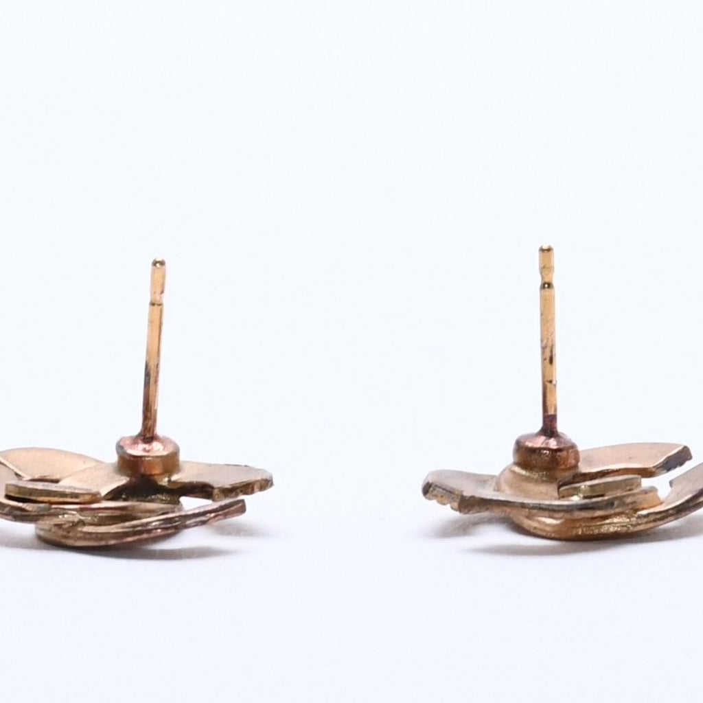 Chanel CC Logo Shape Stud Earrings Rib Texture 00 Gold Metal — view 7