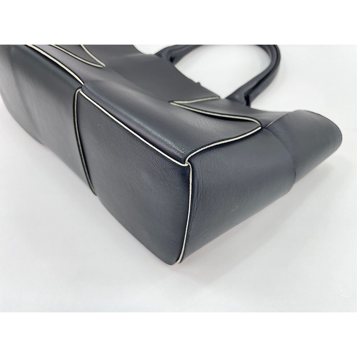 Bottega Veneta Handbag Arco — view 9