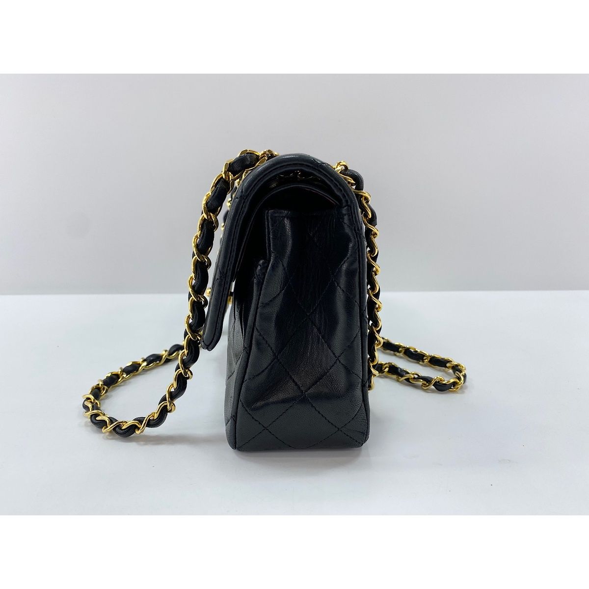 Chanel Shoulder Bag Quilted 23 — view 4
