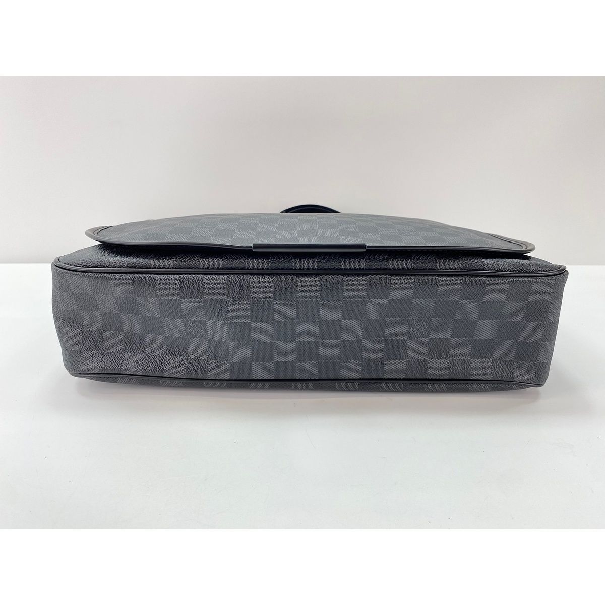 Louis Vuitton Shoulder Bag Daniel MM — view 5