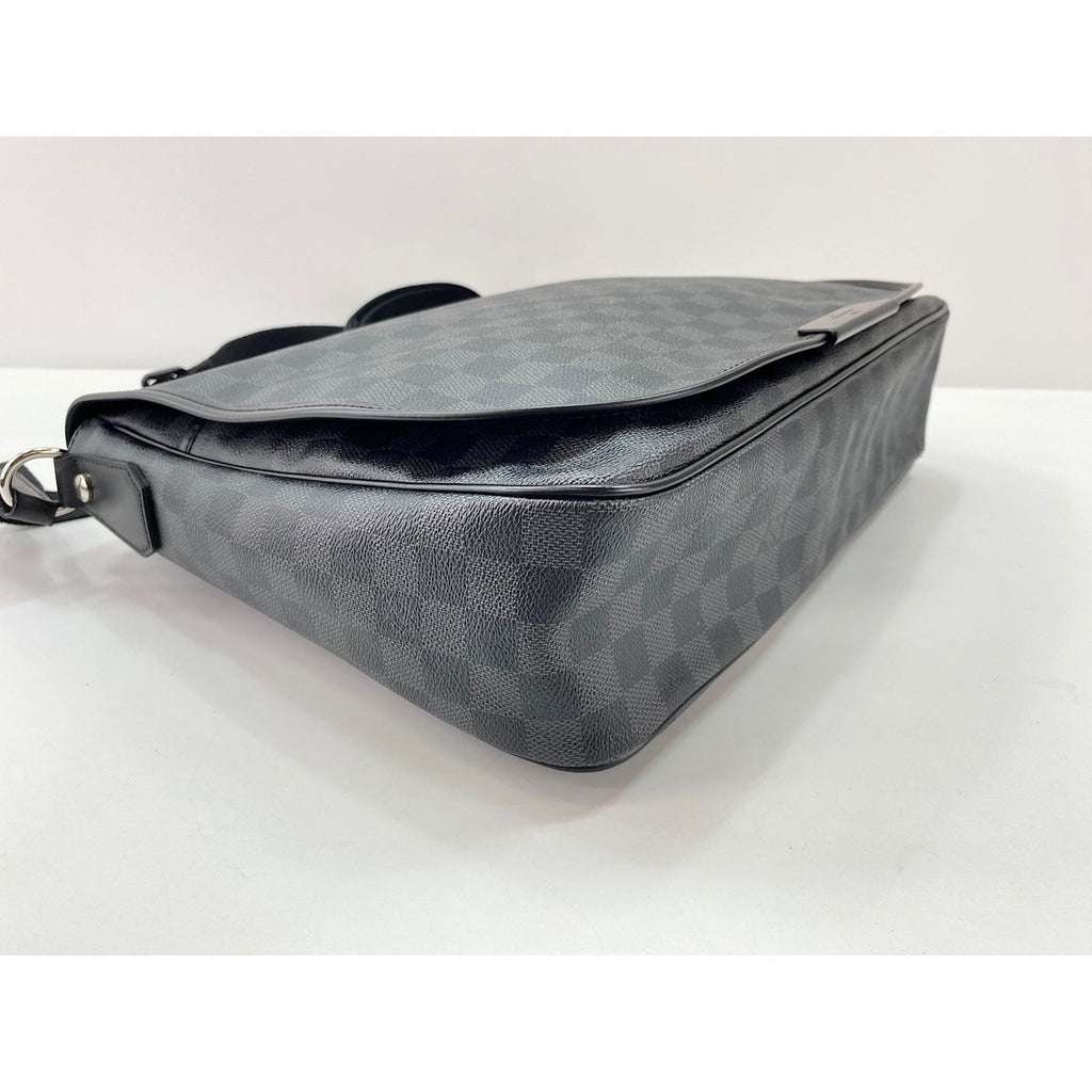 Louis Vuitton Shoulder Bag Daniel MM — view 6