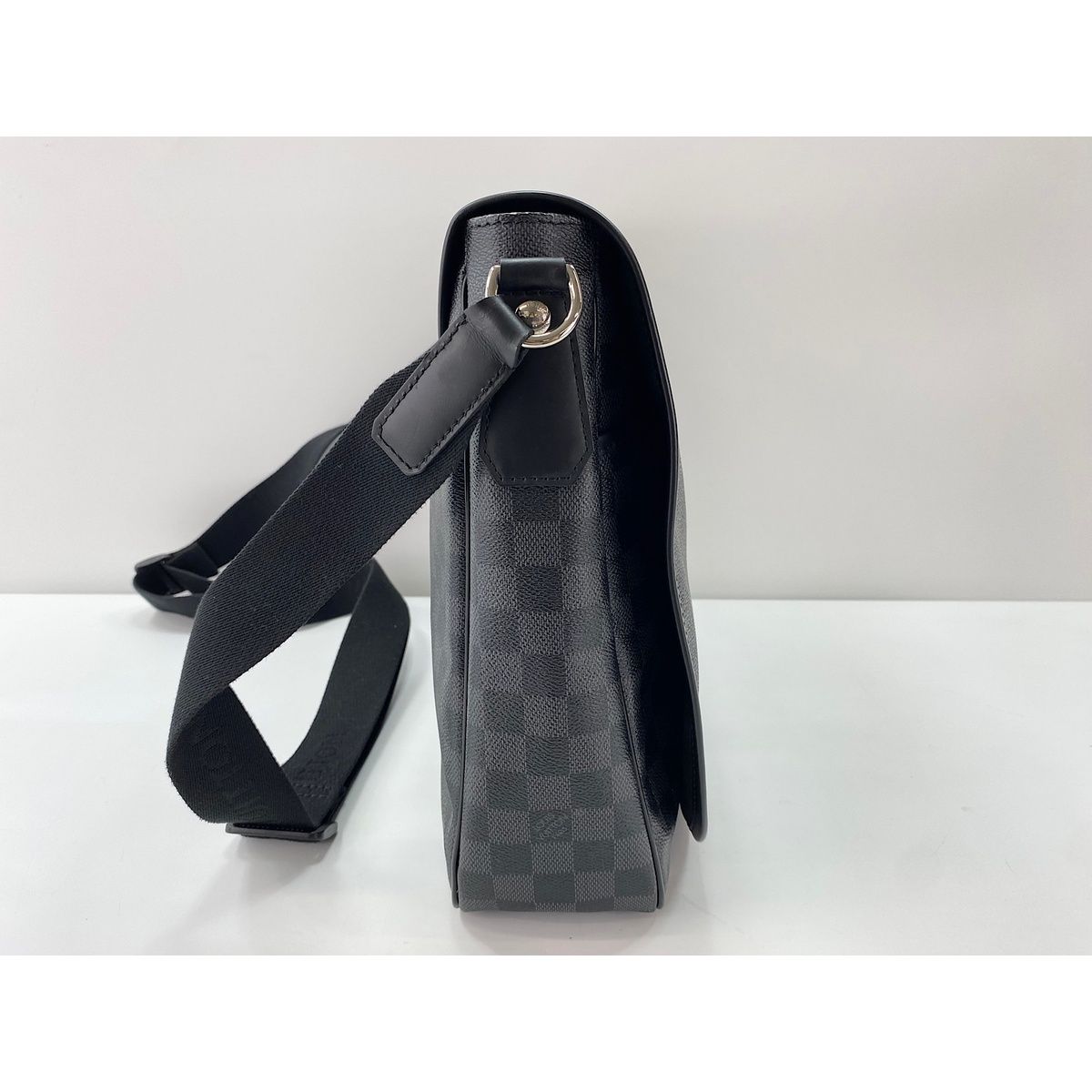 Louis Vuitton Shoulder Bag Daniel MM — view 4
