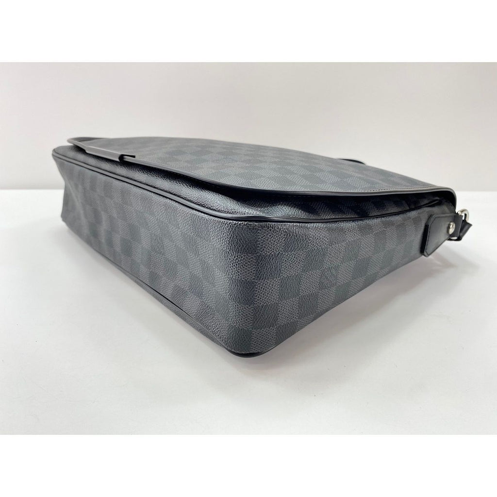Louis Vuitton Shoulder Bag Daniel MM — view 7