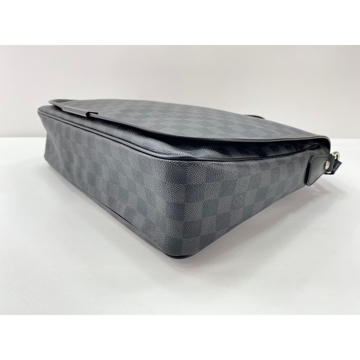 Louis Vuitton Shoulder Bag Daniel MM — view 7