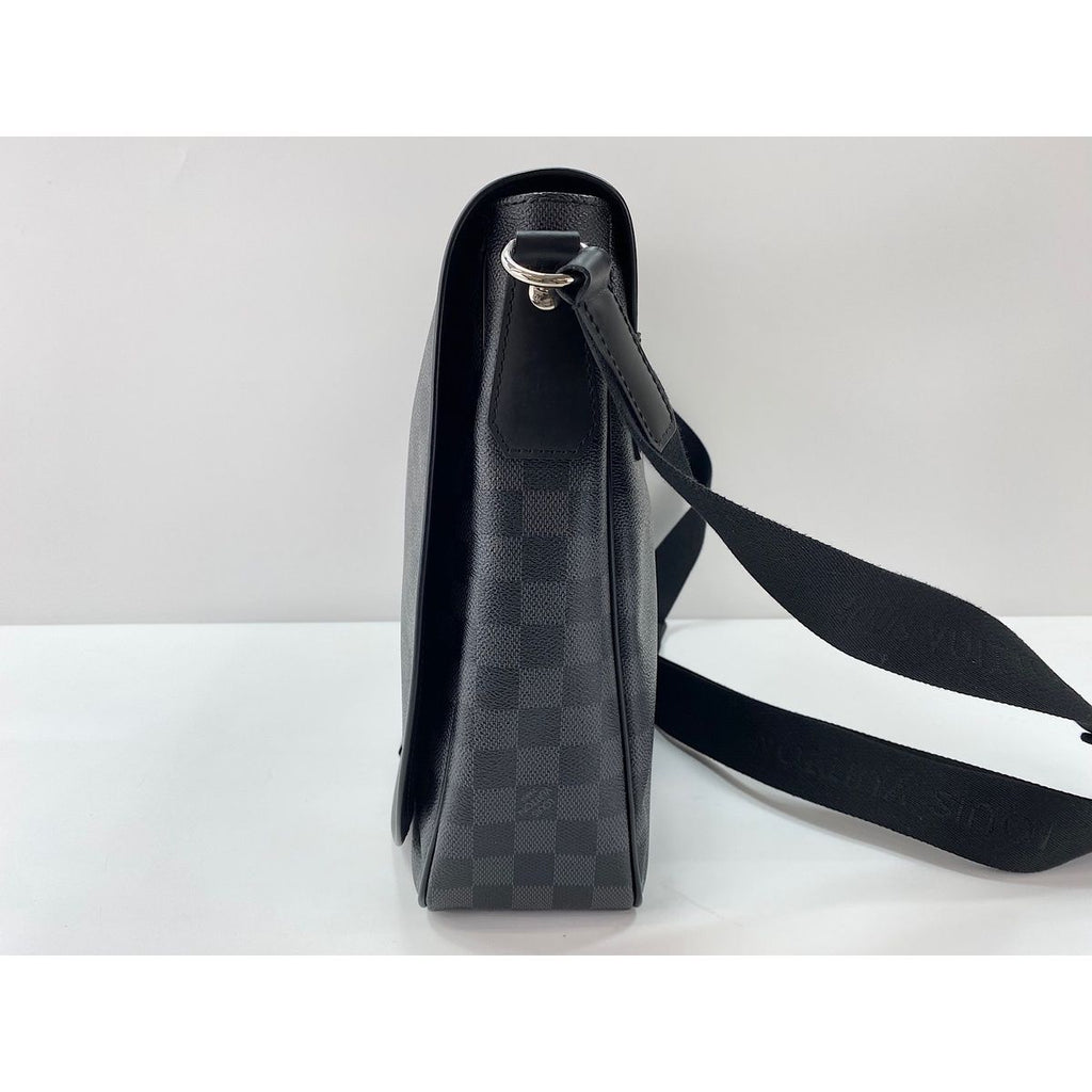 Louis Vuitton Shoulder Bag Daniel MM — view 3