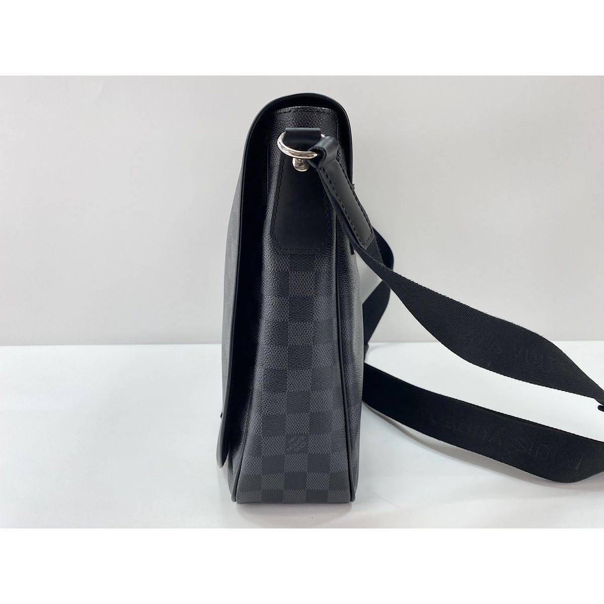 Louis Vuitton Shoulder Bag Daniel MM — view 3