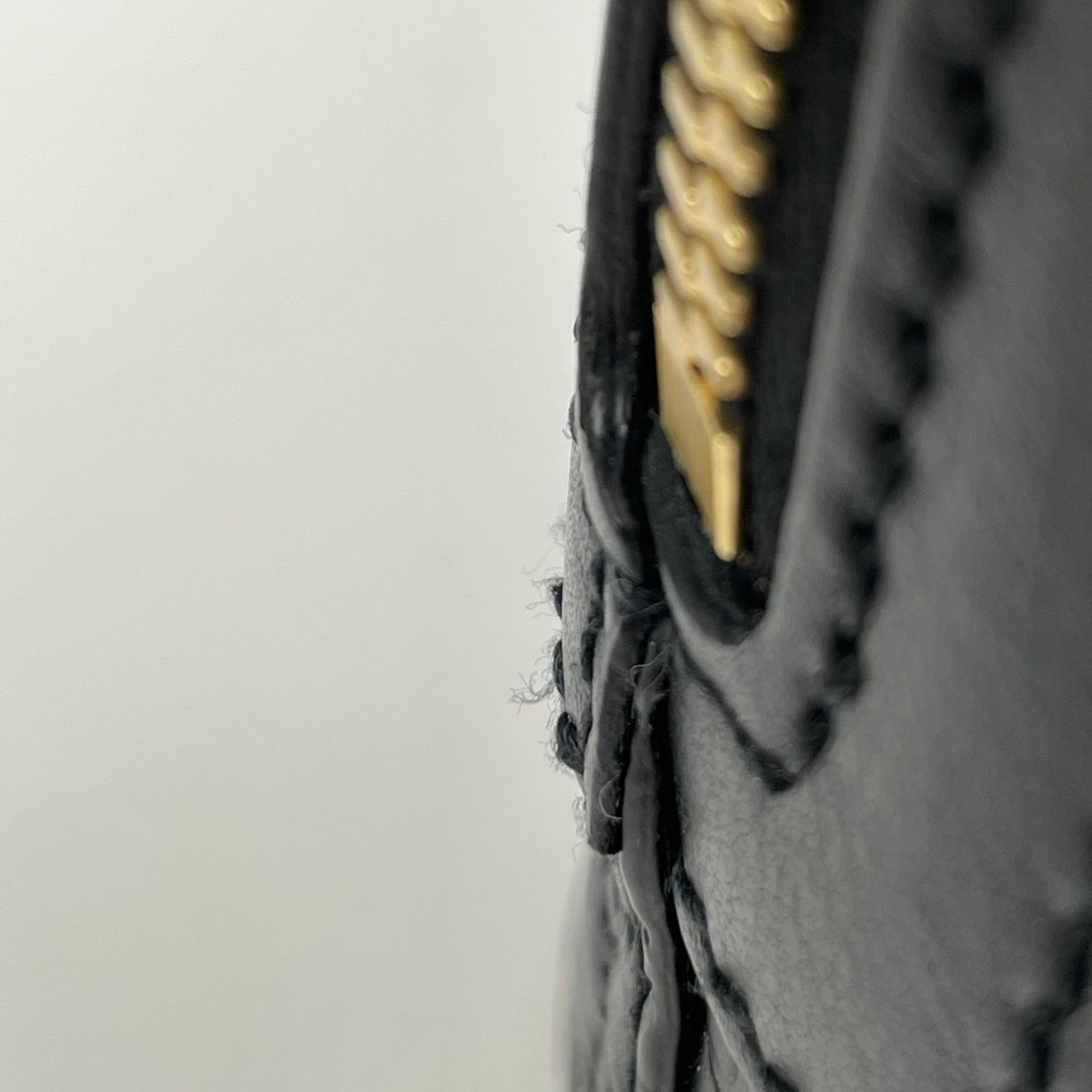Gucci Micro Guccissima 2-Way Shoulder Bag Signature Leather Black — view 4