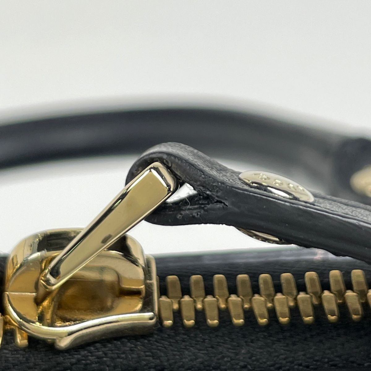 Gucci Micro Guccissima 2-Way Shoulder Bag Signature Leather Black — view 5