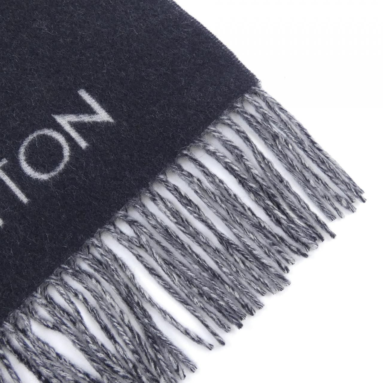 Louis Vuitton Reykjavik Scarf — view 2