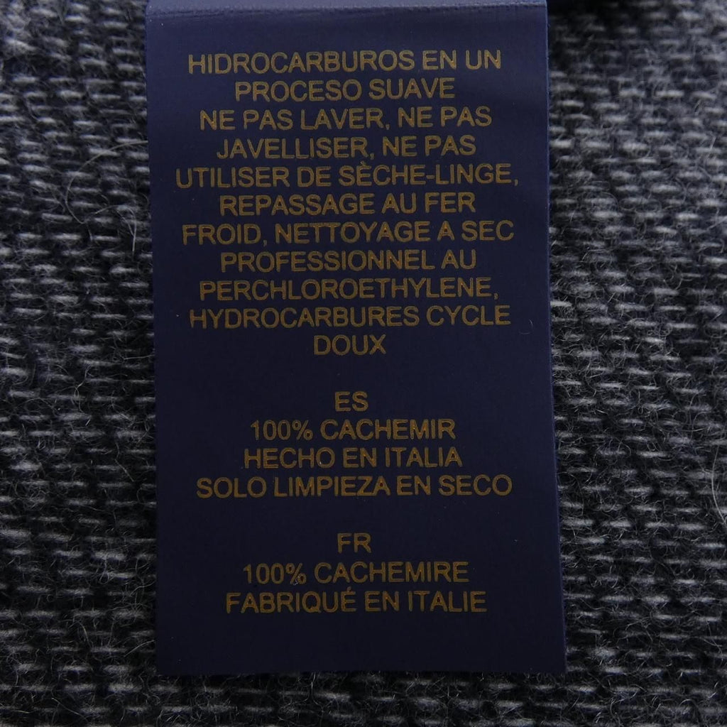 Louis Vuitton Monogram Giant Scarf — view 3