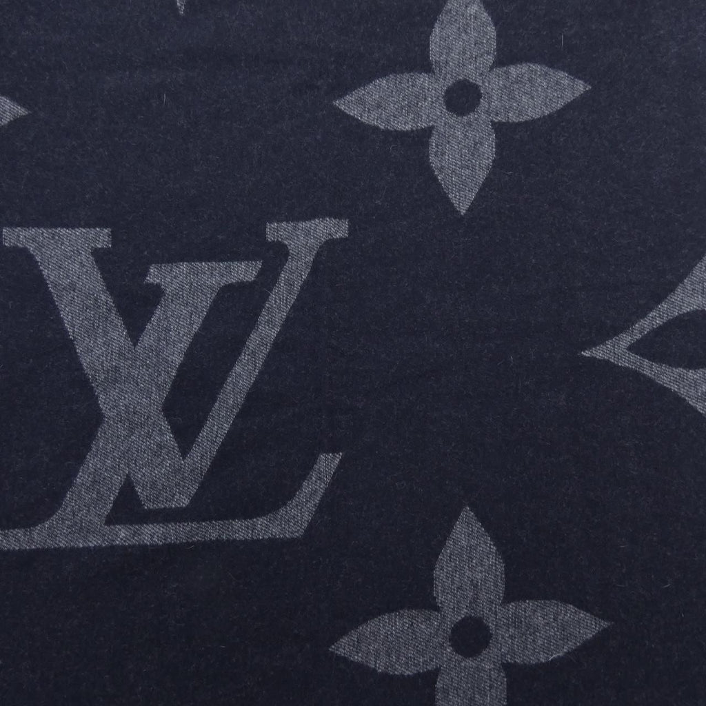 Louis Vuitton Monogram Giant Scarf — view 4