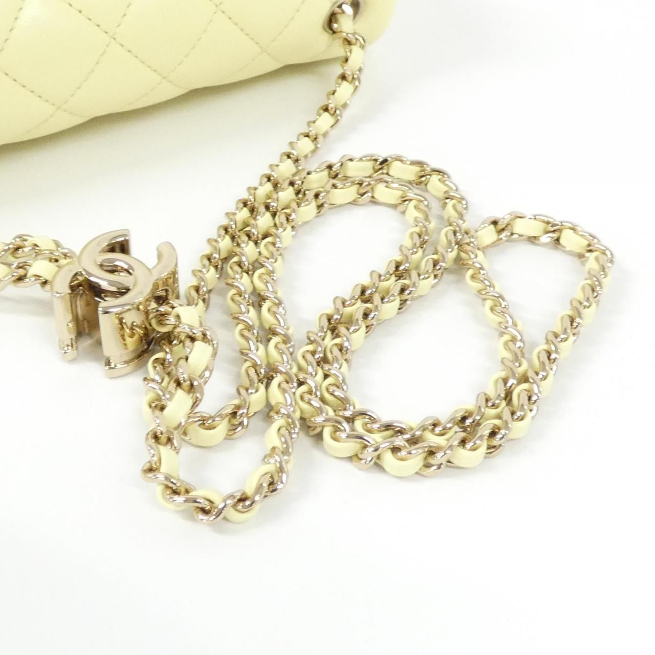 Chanel Shoulder Bag Yellow — view 5