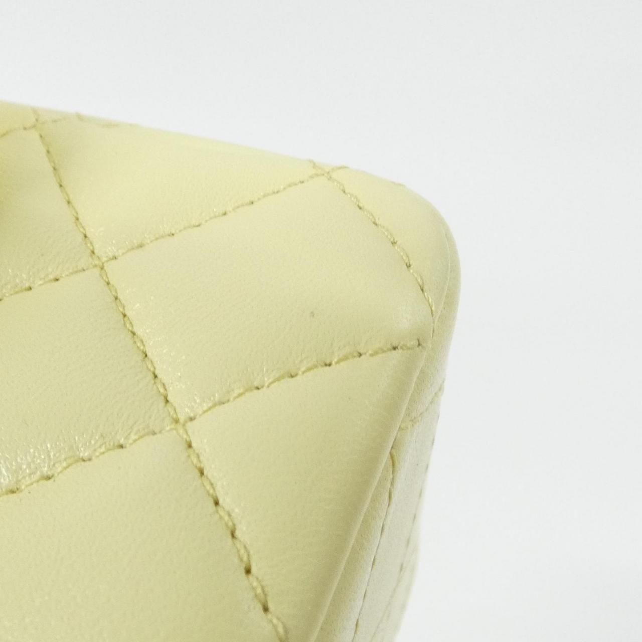 Chanel Shoulder Bag Yellow — view 4