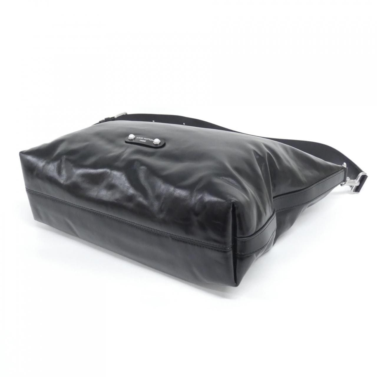 Louis Vuitton Vagabond Hobo — view 3