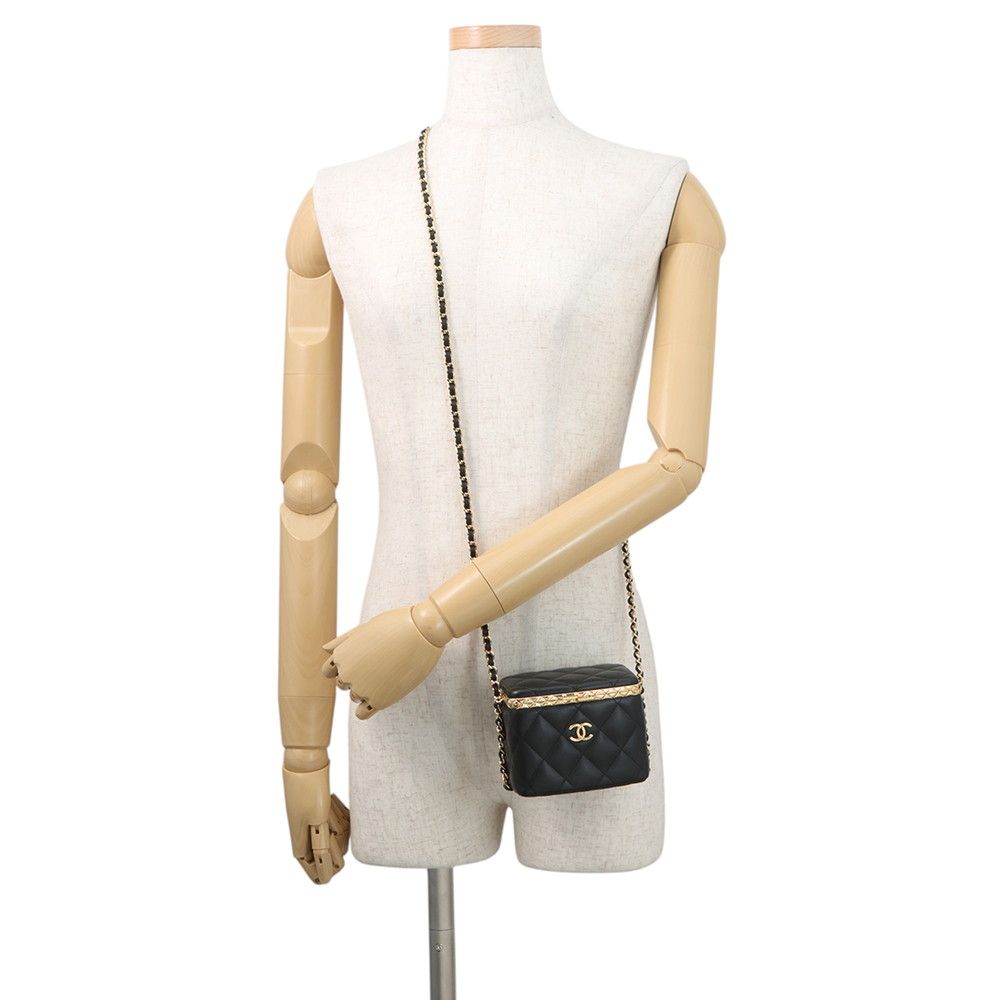 Chanel Chain Shoulder Bag CC Logo Quilted Vanity Lambskin Black — view 4