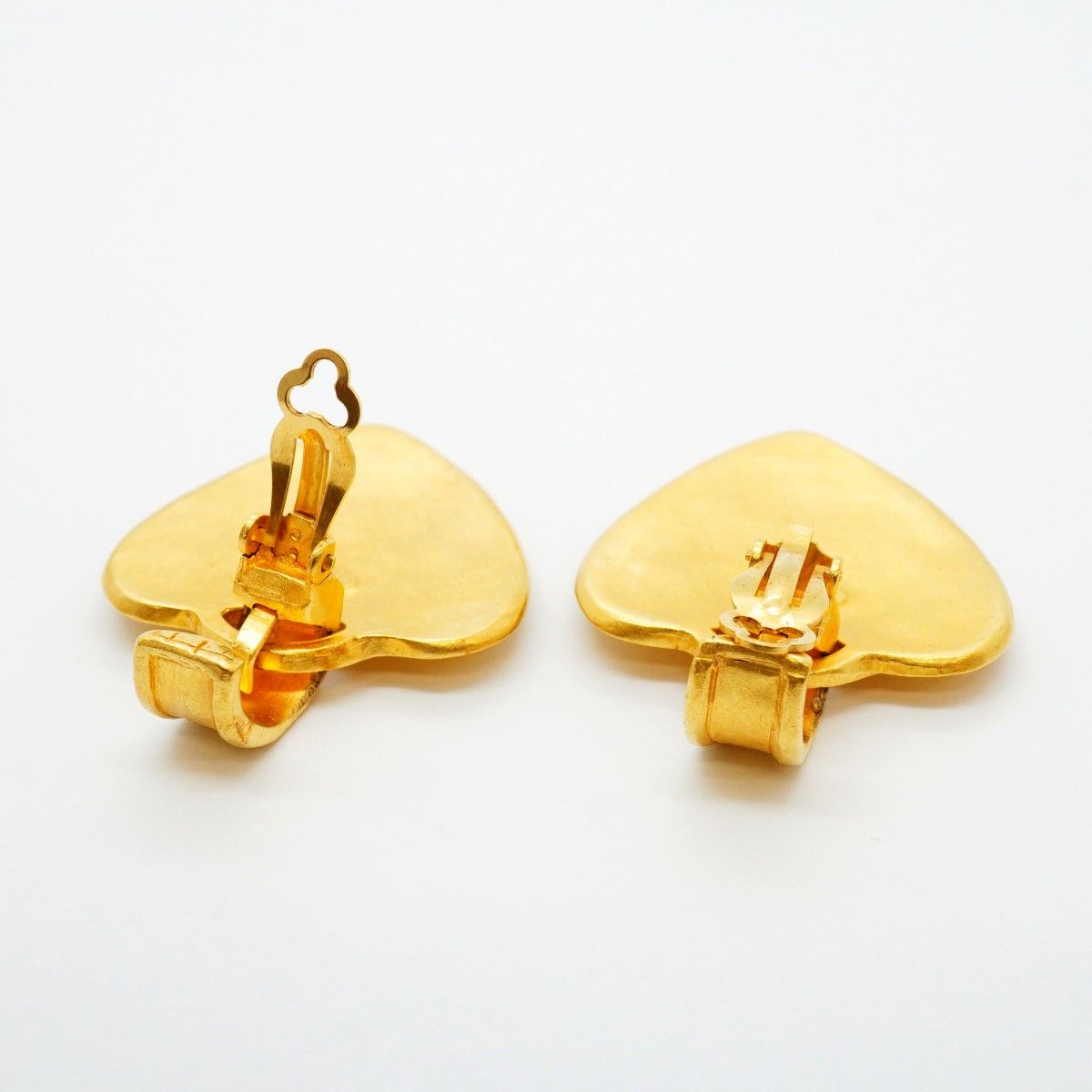 Chanel Earrings Vintage CC Logo Heart Motif Gold Plated — view 3