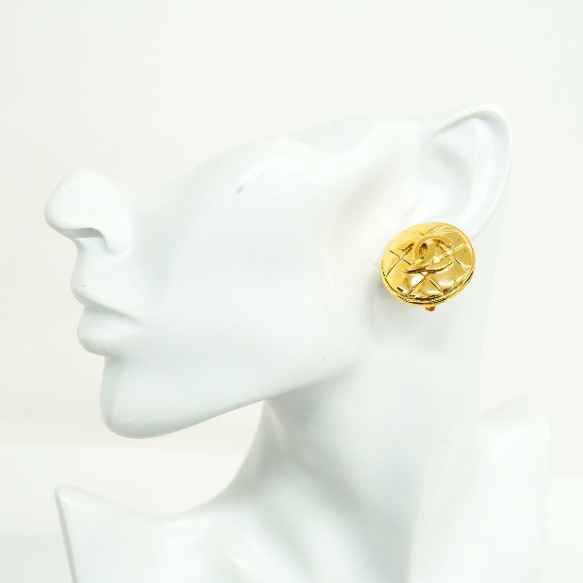 Chanel Earrings Vintage CC Logo Quilted Round — view 5