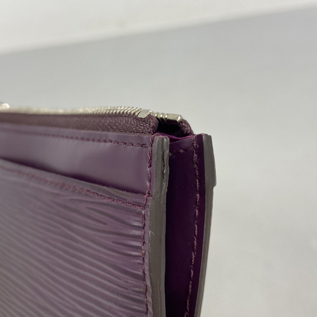 Louis Vuitton Coin Case Epi Pochette Cles NM Cassis — view 5