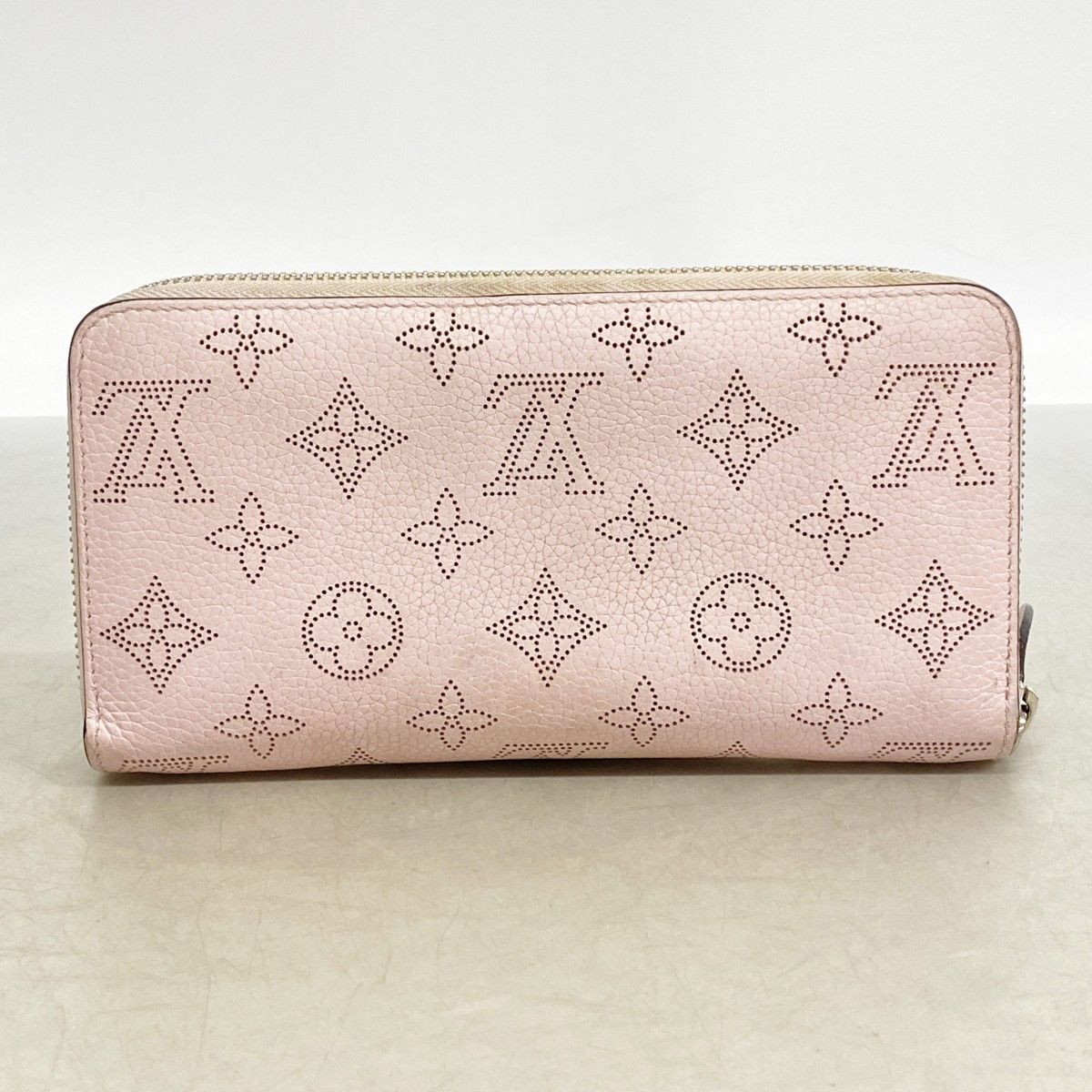 Louis Vuitton Wallet Mahina Zippy Magnolia — view 8