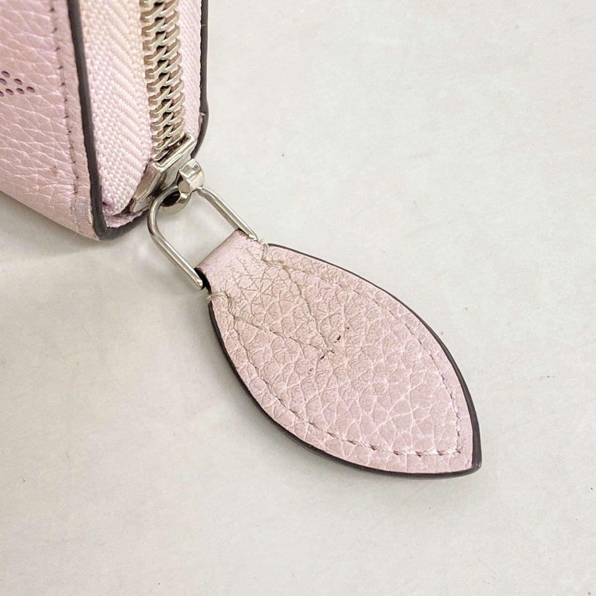 Louis Vuitton Wallet Mahina Zippy Magnolia — view 7