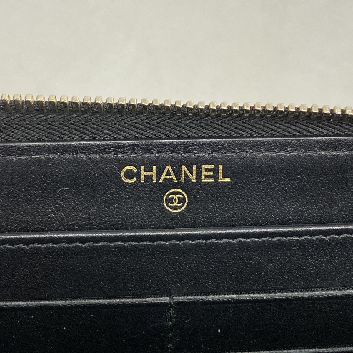 Chanel Wallet CC Filigree Caviar Leather Bordeaux Black Gold — view 4