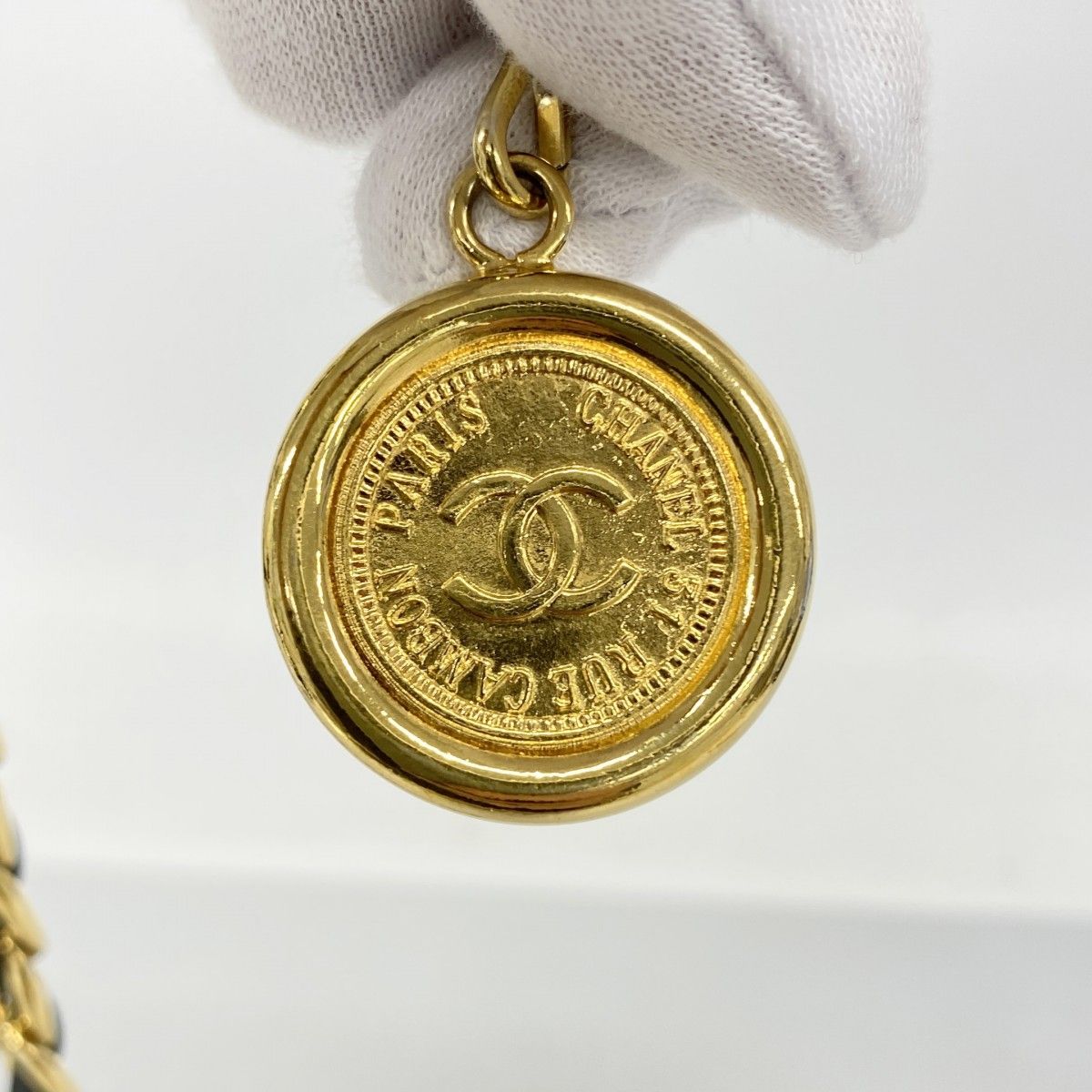 Chanel Belt Black Gold — view 5