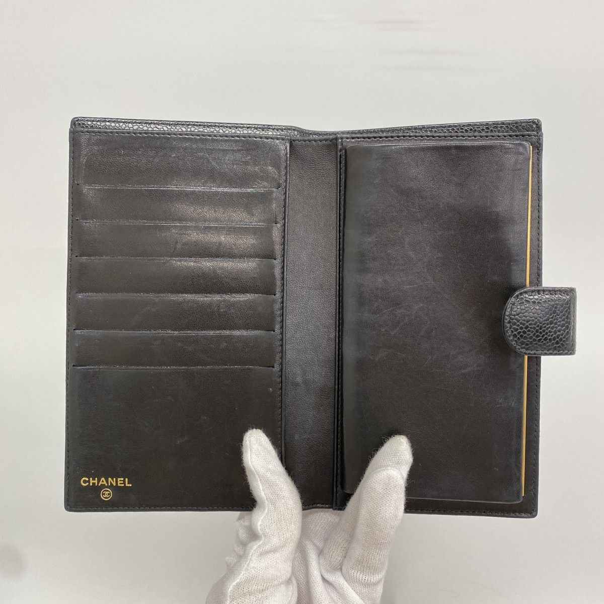 Chanel Wallet Caviar Leather Black Gold — view 3